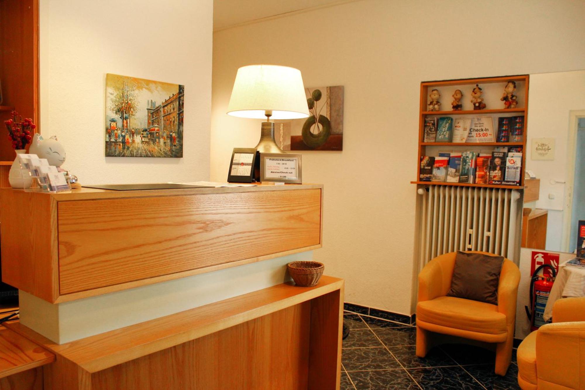Hotel Moon Düsseldorf Kültér fotó