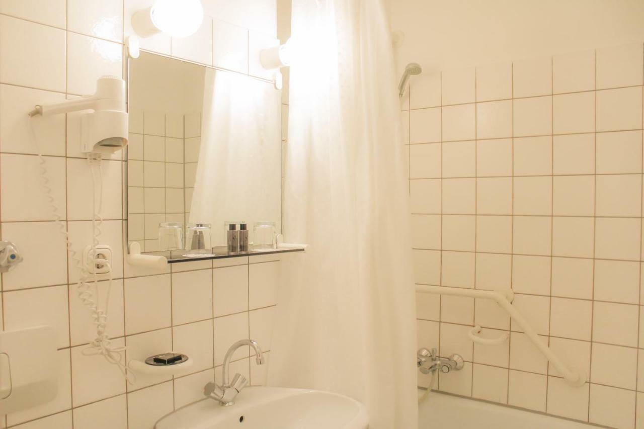 Hotel Moon Düsseldorf Kültér fotó