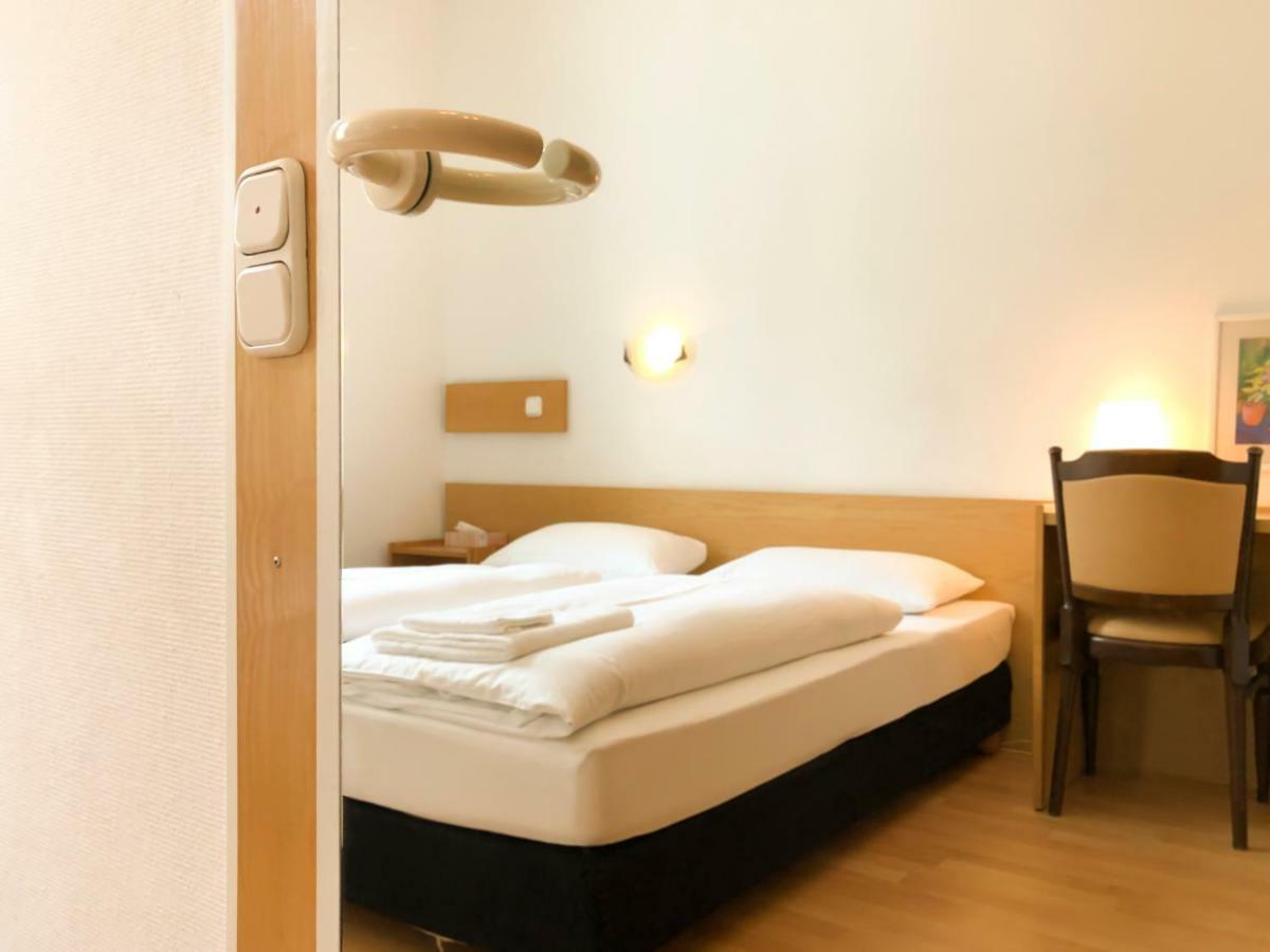 Hotel Moon Düsseldorf Kültér fotó