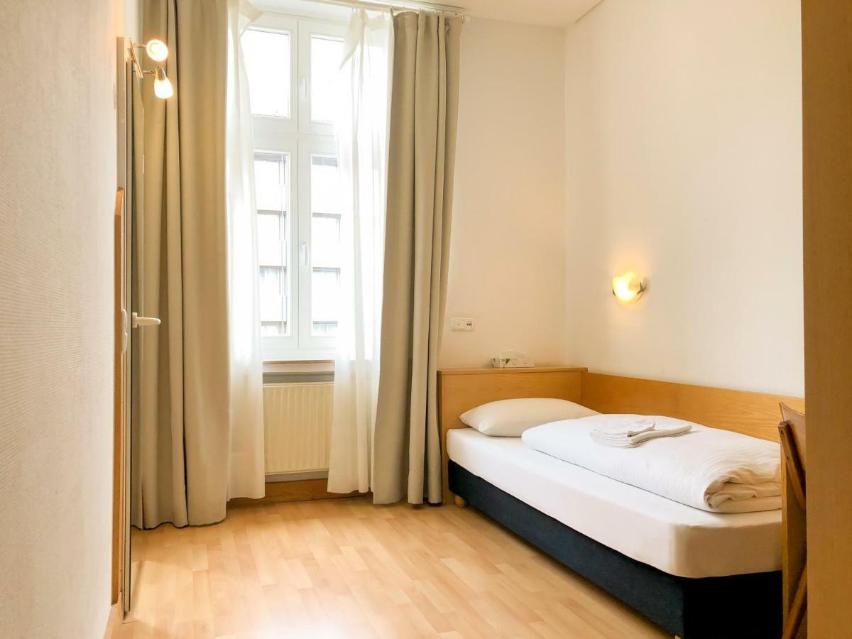 Hotel Moon Düsseldorf Kültér fotó